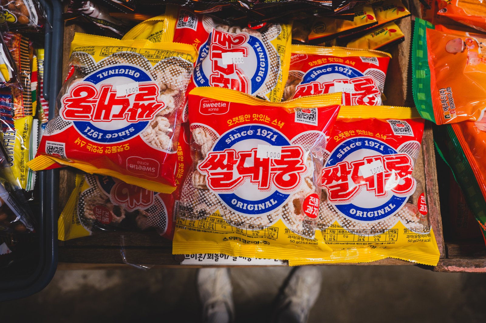 Packets of a traditional snack labeled "Ssaldaerong Original," dating back to 1971, priced at ₩1,000 each