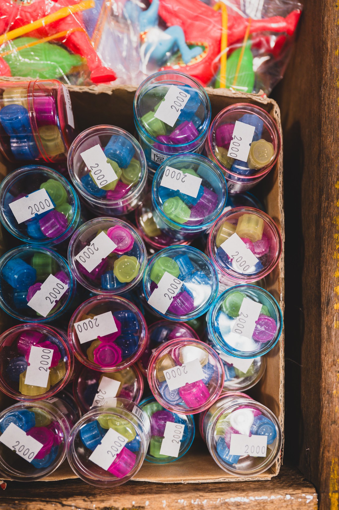 Plastic cups holding water gun parts, priced at ₩2,000 each