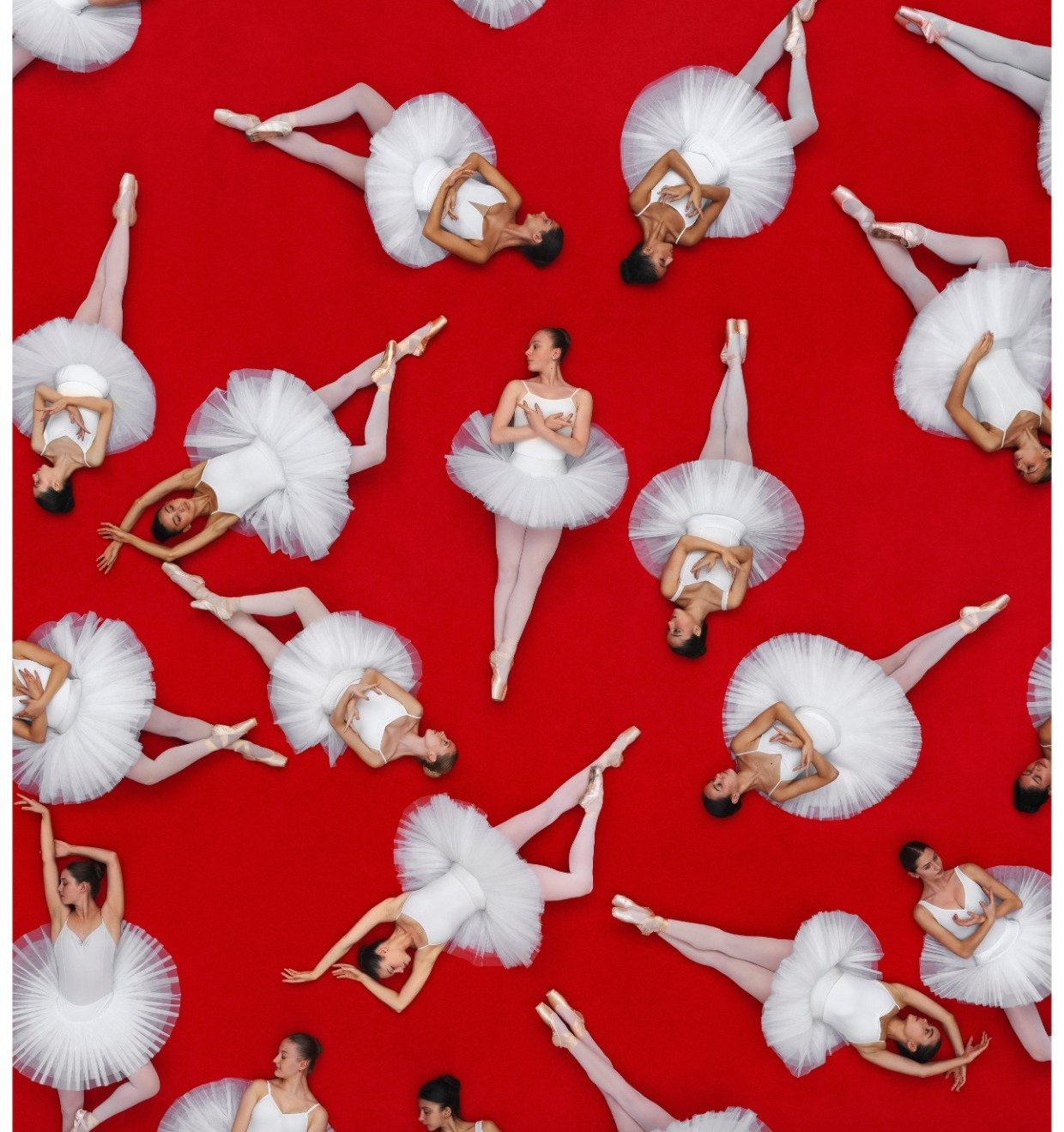 Brad Walls photograph "Passé" — ballet dancers arranged in a circular pattern shot from directly overhead. Credit: Brad Walls, provided by Groundseesaw Yongsan