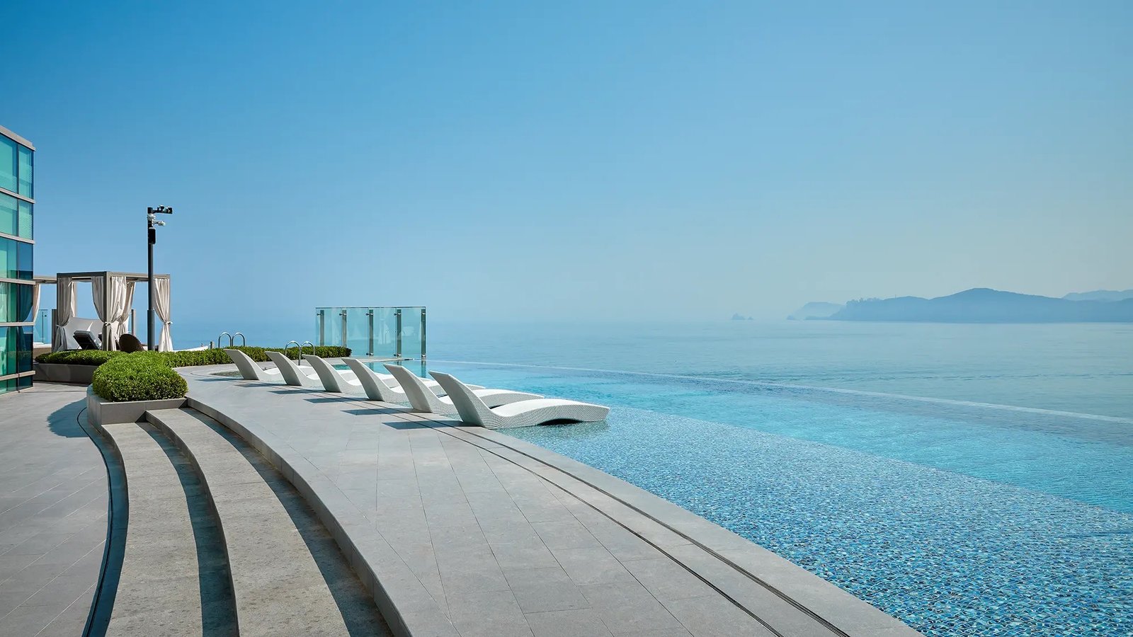 Signiel Busan rooftop infinity pool overlooking Haeundae beach and coastline. Credit: Lotte Hotels official site